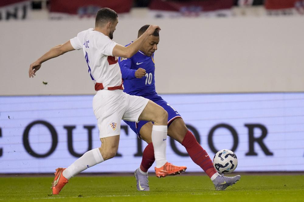 被针对？皇马1场比赛遭11次争议判罚 安帅3轮0胜：裁判绝对有问题.